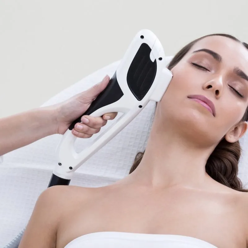 Traitement IPL Visage - Photorajeunissement Professionnel Traitement IPL lumière pulsée pour le rajeunissement du visage